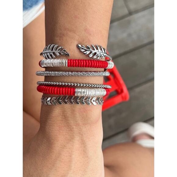 RETAIL $70 Laurel Leaf Bracelet*Silver Ion Plated! Adjustable*NEW*Velvet dustbag - Picture 3 of 3